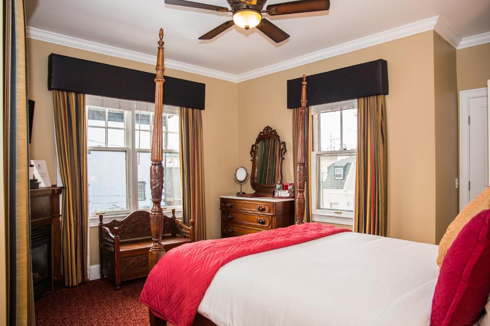 Deluxe Double Room interior